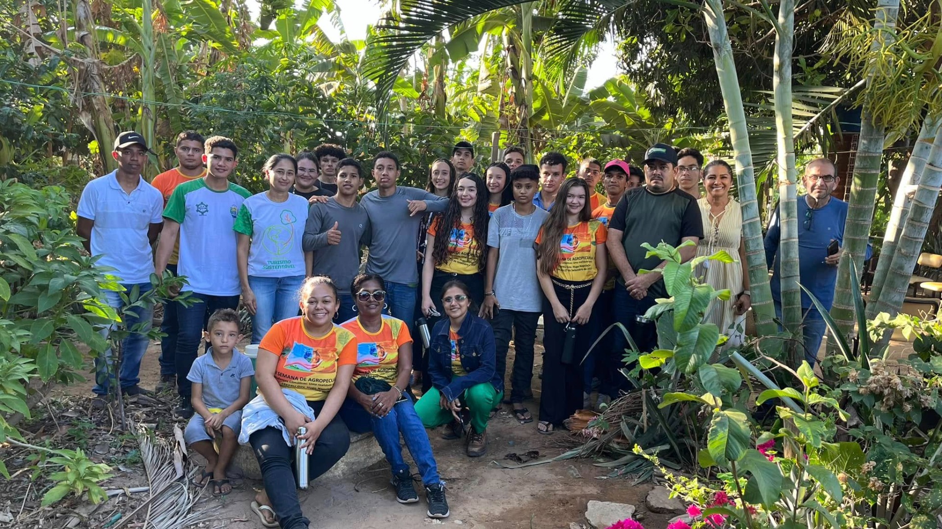 VISITA DE ALUNOS E PROFESSORES DO COLÉGIO CEEPRU ( Centro de Educação profissional rural) Governador Hugo napoleão de Piripirí Piauí